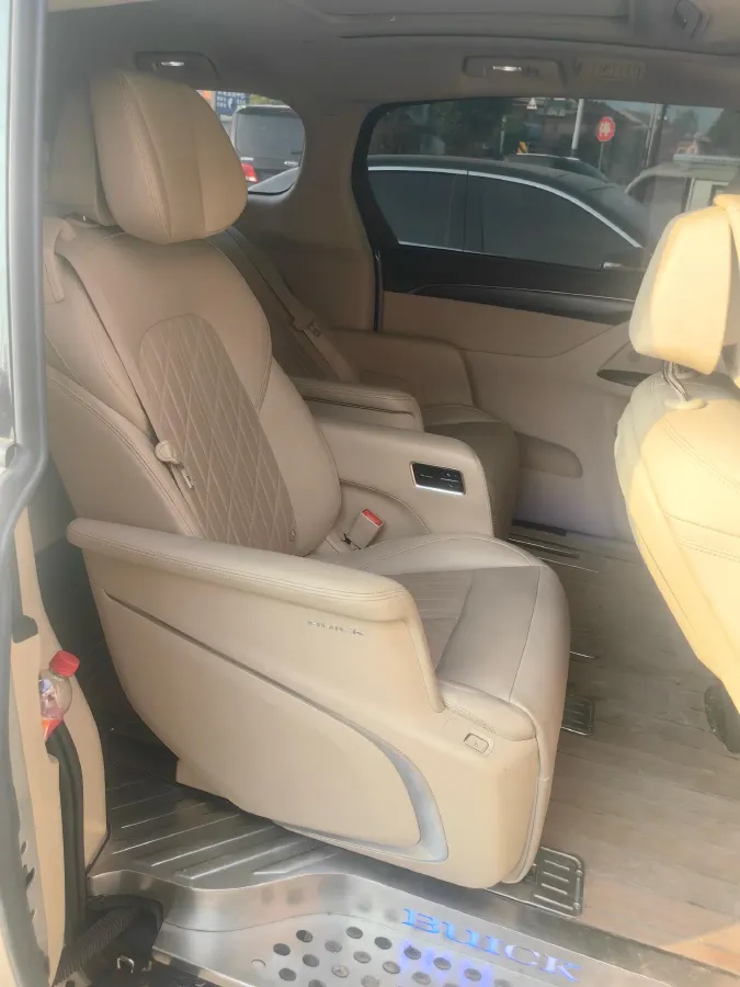 2022 Buick GL8 2.0T 237HP L4 9AT,autocango,china used car exporter,china ev exporter,chinese used car exporter,chinese used ev exporter