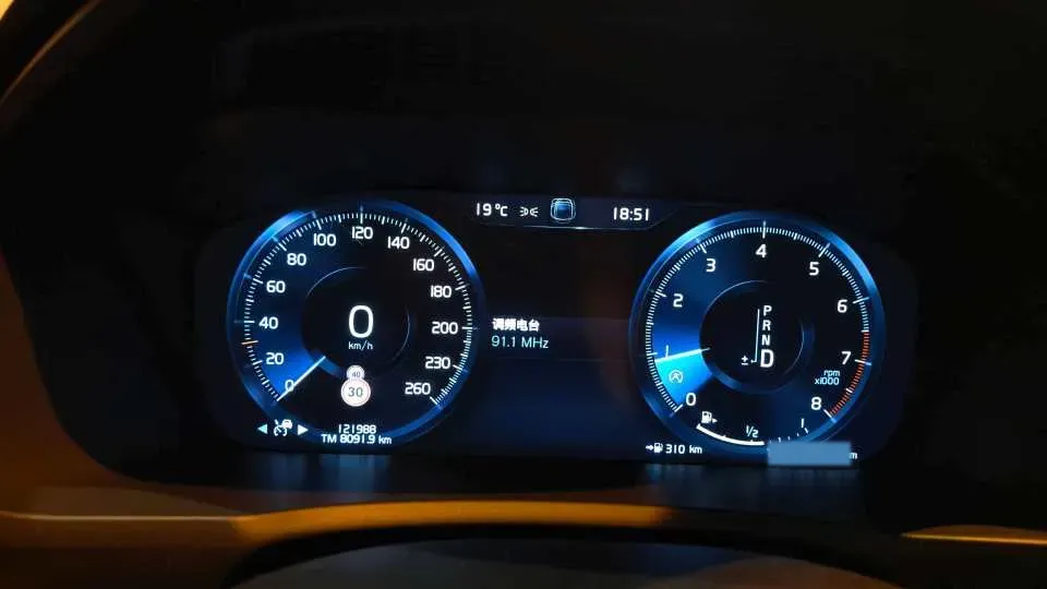 2020 Volvo XC90 2.0T 320HP L4 8AT,autocango,china used car exporter,china ev exporter,chinese used car exporter,chinese used ev exporter