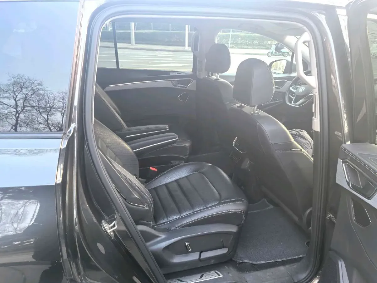 2021 Volkswagen Talagon 2.0T 220HP L4 7DCT,autocango,china used car exporter,china ev exporter,chinese used car exporter,chinese used ev exporter