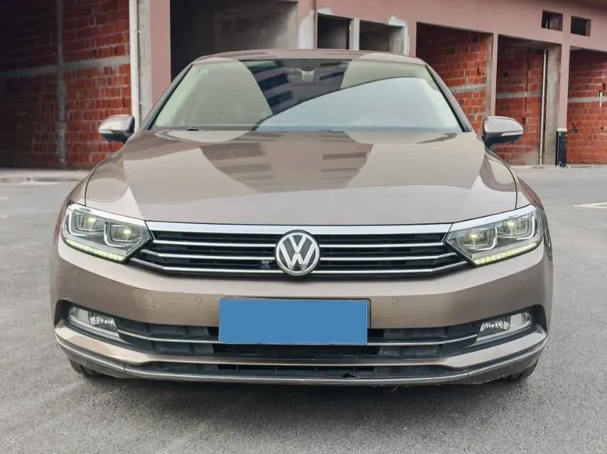 2017 Volkswagen Magotan 1.8T 180HP L4 7DCT,autocango,china used car exporter,china ev exporter,chinese used car exporter,chinese used ev exporter