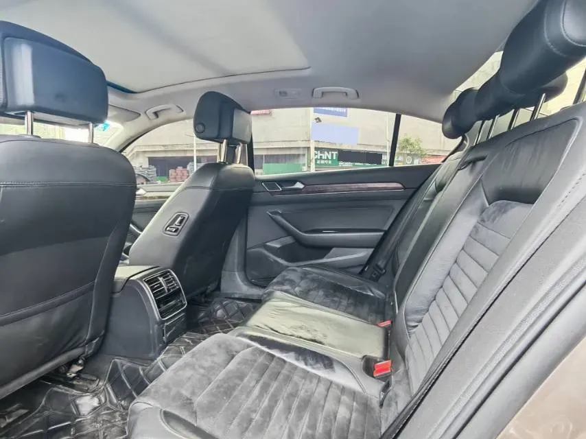 2017 Volkswagen Magotan 1.8T 180HP L4 7DCT,autocango,china used car exporter,china ev exporter,chinese used car exporter,chinese used ev exporter