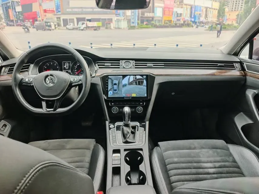 2017 Volkswagen Magotan 1.8T 180HP L4 7DCT,autocango,china used car exporter,china ev exporter,chinese used car exporter,chinese used ev exporter