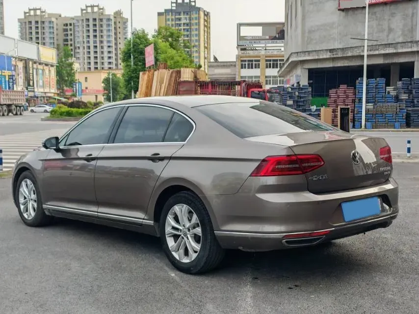 2017 Volkswagen Magotan 1.8T 180HP L4 7DCT,autocango,china used car exporter,china ev exporter,chinese used car exporter,chinese used ev exporter
