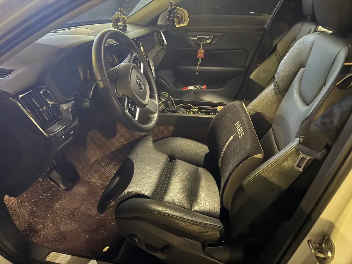 2020 Volvo S60 2.0T 190HP L4 8AT,autocango,china used car exporter,china ev exporter,chinese used car exporter,chinese used ev exporter