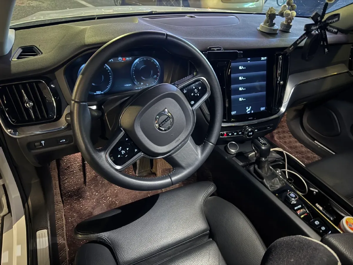 2020 Volvo S60 2.0T 190HP L4 8AT,autocango,china used car exporter,china ev exporter,chinese used car exporter,chinese used ev exporter