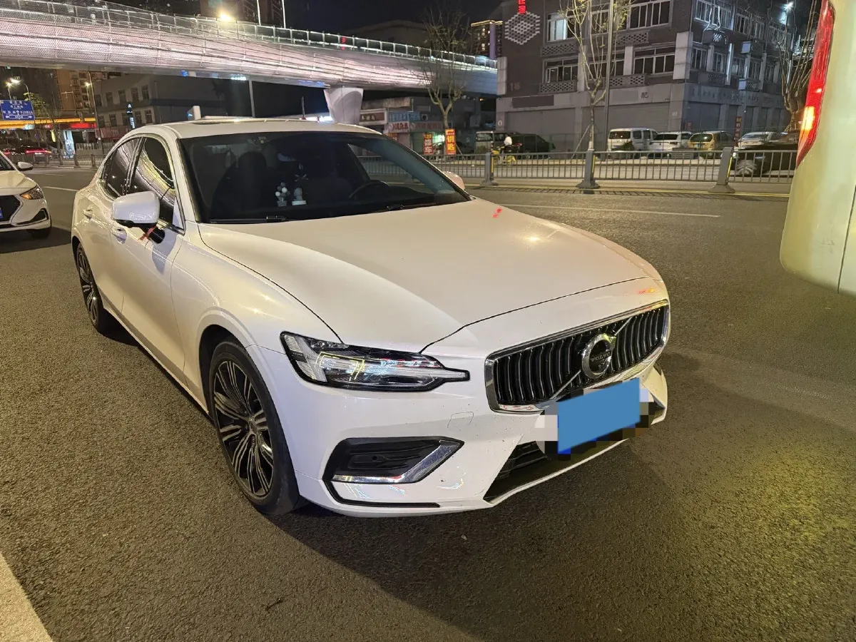 2020 Volvo S60 2.0T 190HP L4 8AT,autocango,china used car exporter,china ev exporter,chinese used car exporter,chinese used ev exporter