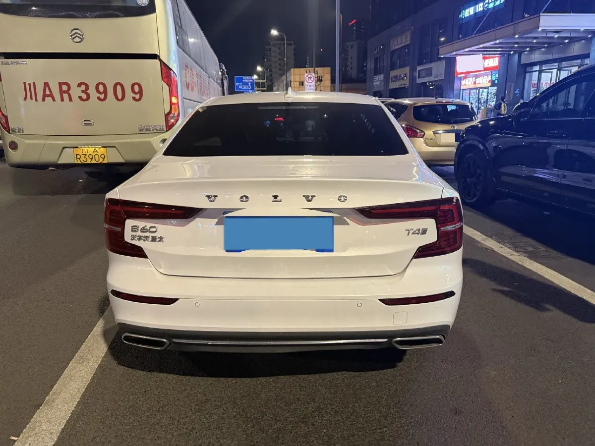 2020 Volvo S60 2.0T 190HP L4 8AT,autocango,china used car exporter,china ev exporter,chinese used car exporter,chinese used ev exporter