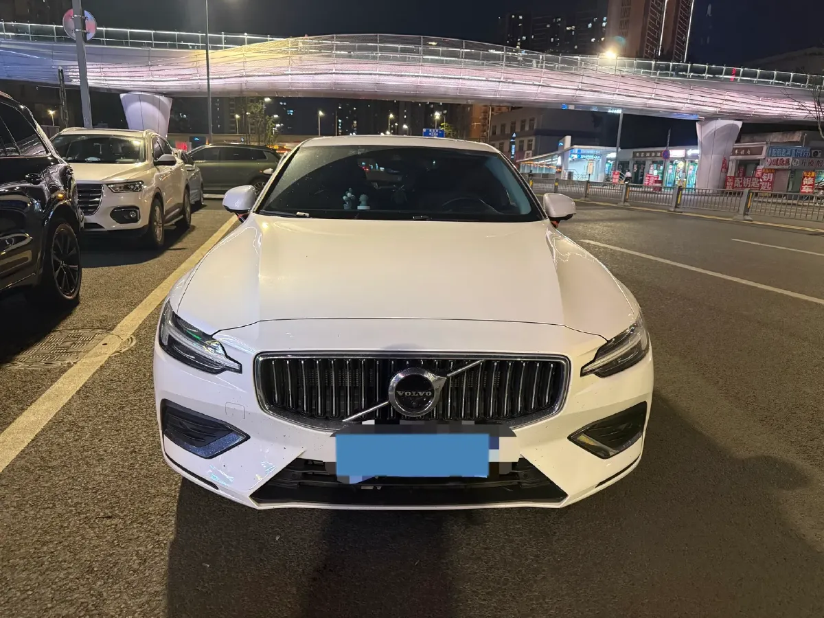 2020 Volvo S60 2.0T 190HP L4 8AT,autocango,china used car exporter,china ev exporter,chinese used car exporter,chinese used ev exporter