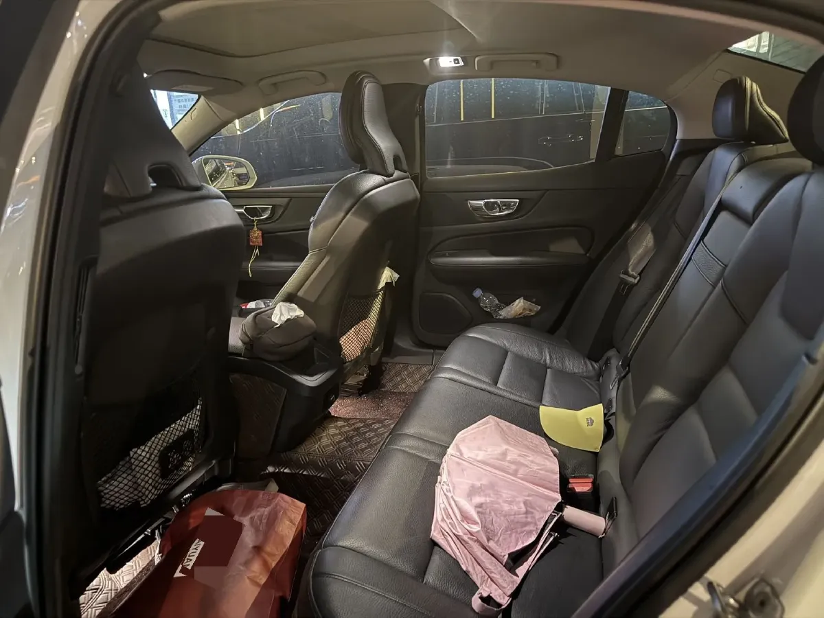 2020 Volvo S60 2.0T 190HP L4 8AT,autocango,china used car exporter,china ev exporter,chinese used car exporter,chinese used ev exporter