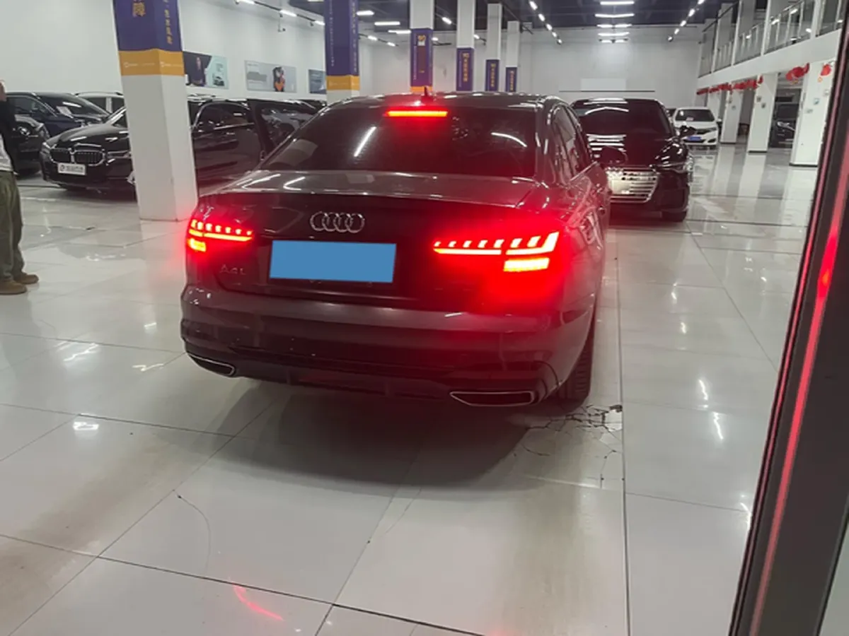 2023 Audi A4L 2.0T 190HP L4 7DCT,autocango,china used car exporter,china ev exporter,chinese used car exporter,chinese used ev exporter