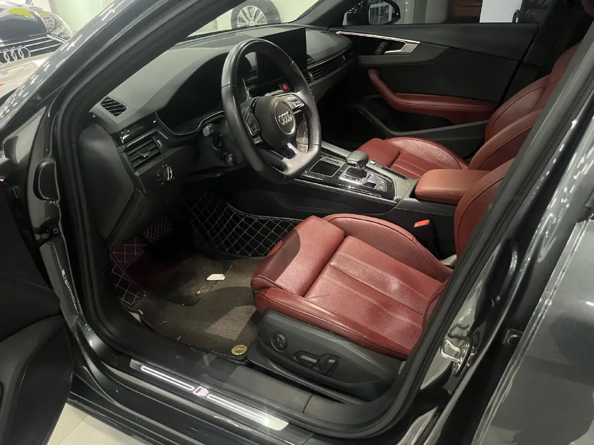 2023 Audi A4L 2.0T 190HP L4 7DCT,autocango,china used car exporter,china ev exporter,chinese used car exporter,chinese used ev exporter