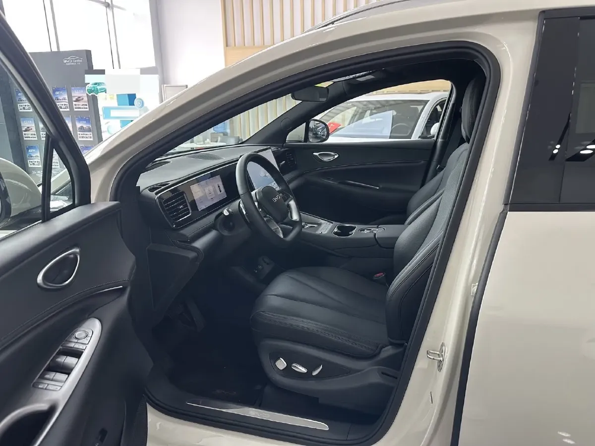 2025 LanDian E5 PLUS 1.5L 95HP L4 E-CVT PHEV,autocango,china used car exporter,china ev exporter,chinese used car exporter,chinese used ev exporter