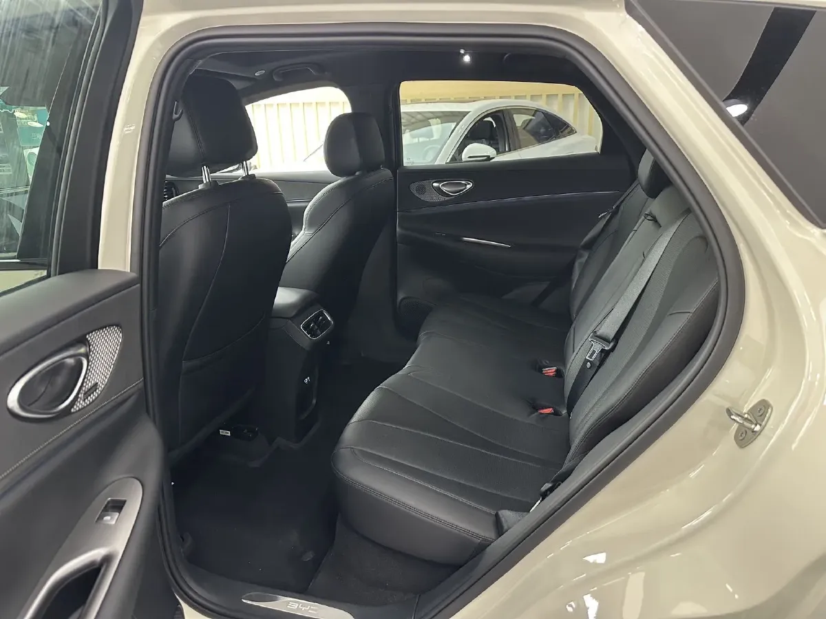 2025 LanDian E5 PLUS 1.5L 95HP L4 E-CVT PHEV,autocango,china used car exporter,china ev exporter,chinese used car exporter,chinese used ev exporter