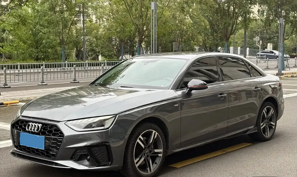2022 Audi A4L 2.0T 190HP L4 7DCT,autocango,china used car exporter,china ev exporter,chinese used car exporter,chinese used ev exporter