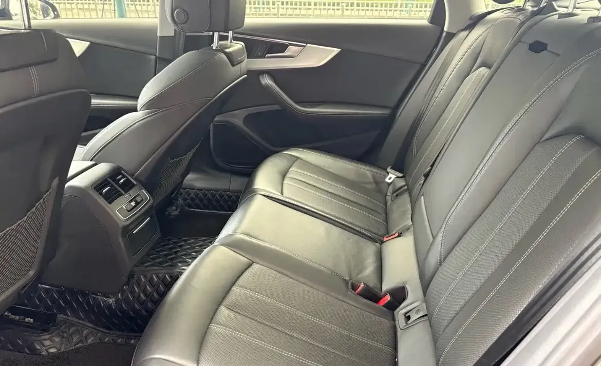 2022 Audi A4L 2.0T 190HP L4 7DCT,autocango,china used car exporter,china ev exporter,chinese used car exporter,chinese used ev exporter