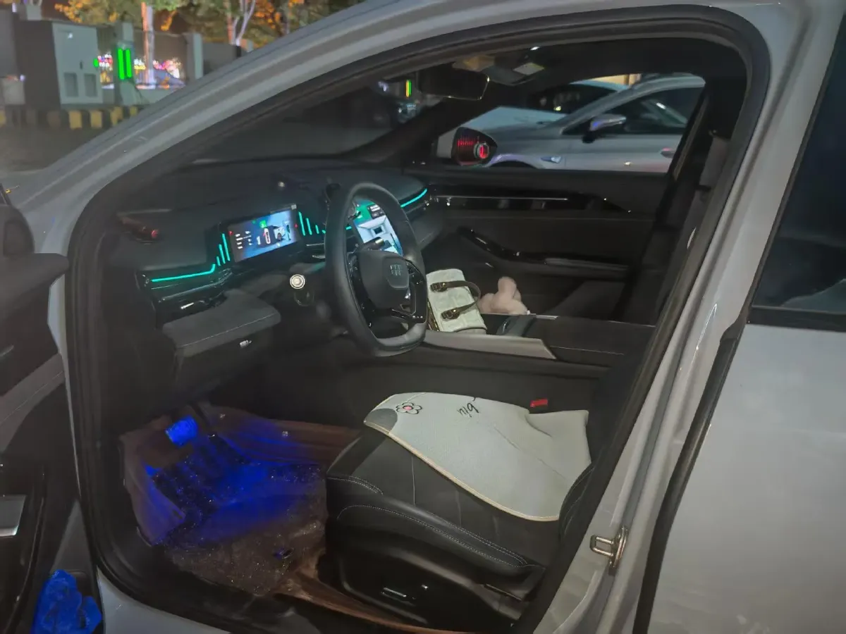 2024 Geely Galaxy L6 1.5T 163HP L4 3DHT PHEV,autocango,china used car exporter,china ev exporter,chinese used car exporter,chinese used ev exporter