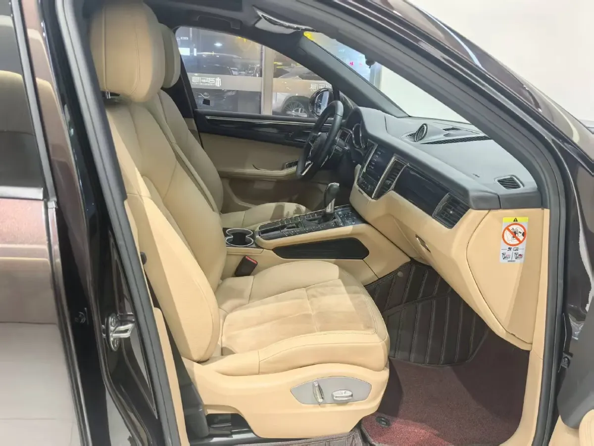 2017 YuTong T7 6.0L 316HP V8 6AT,autocango,china used car exporter,china ev exporter,chinese used car exporter,chinese used ev exporter