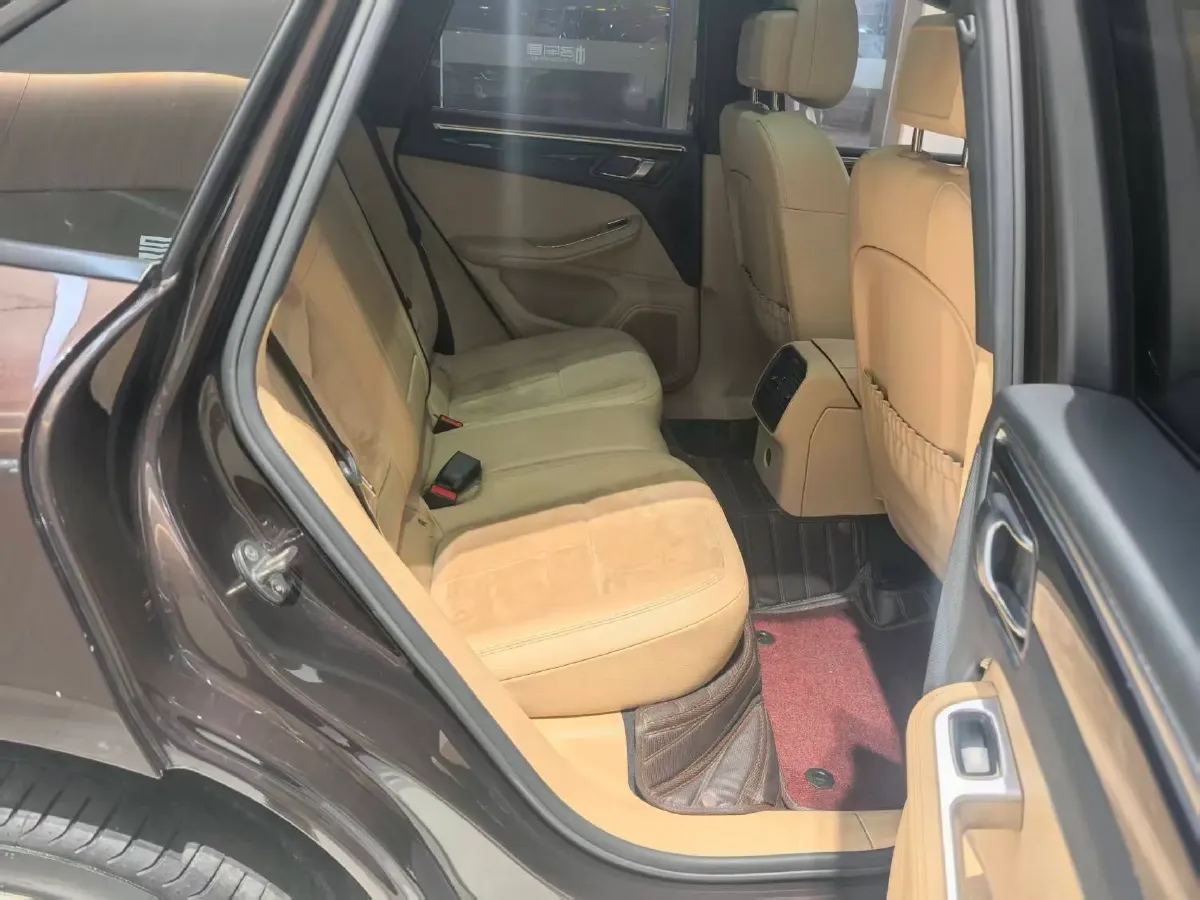 2017 YuTong T7 6.0L 316HP V8 6AT,autocango,china used car exporter,china ev exporter,chinese used car exporter,chinese used ev exporter