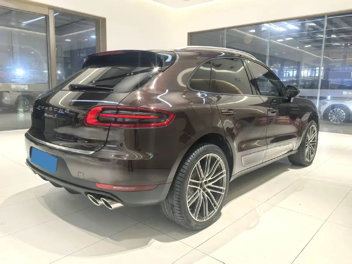 2017 YuTong T7 6.0L 316HP V8 6AT,autocango,china used car exporter,china ev exporter,chinese used car exporter,chinese used ev exporter