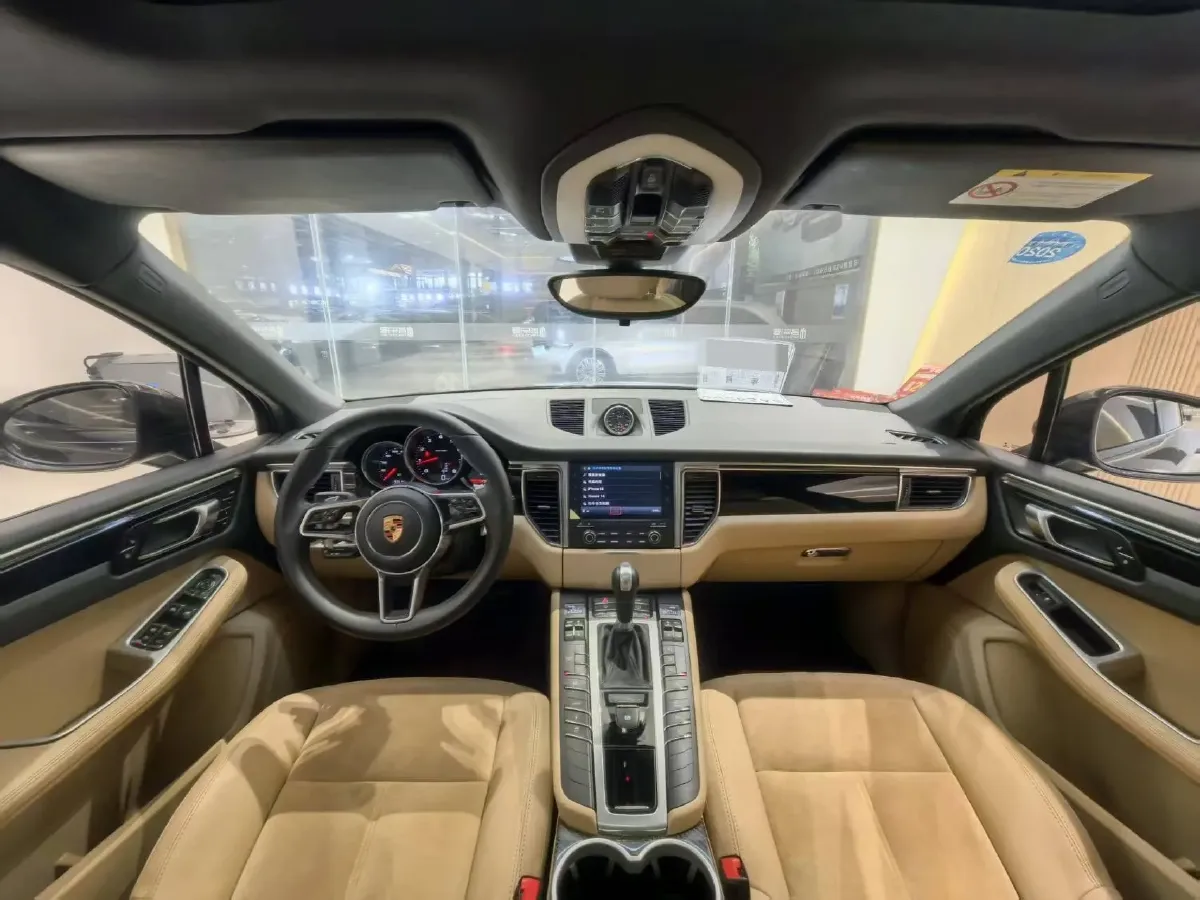 2017 YuTong T7 6.0L 316HP V8 6AT,autocango,china used car exporter,china ev exporter,chinese used car exporter,chinese used ev exporter