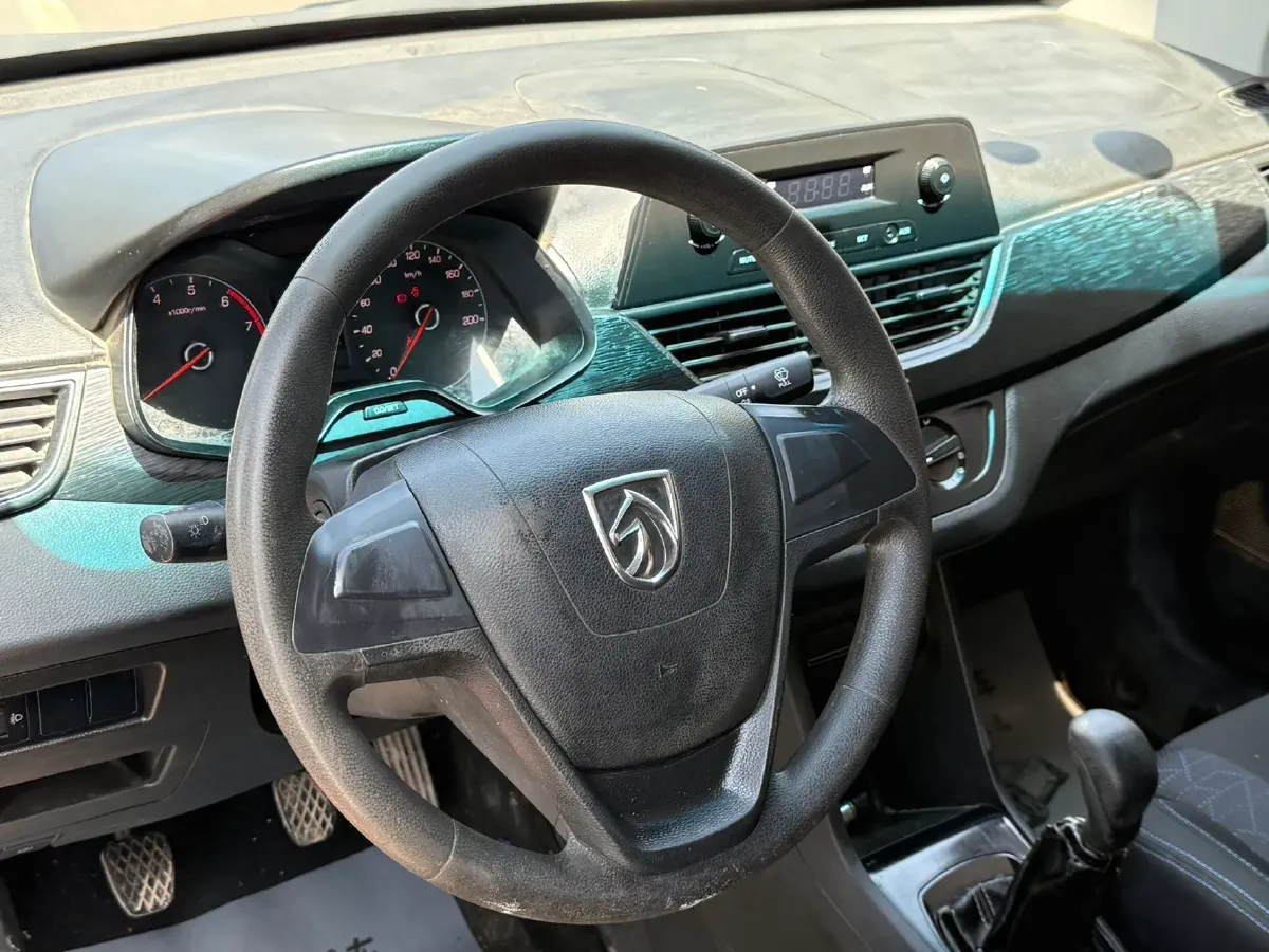 2016 BaoJun 310 1.2L 82HP L4 5MT,autocango,china used car exporter,china ev exporter,chinese used car exporter,chinese used ev exporter