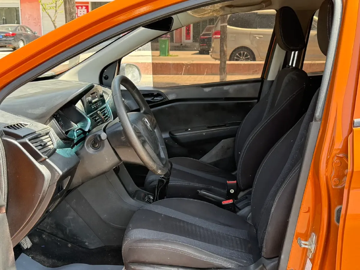 2016 BaoJun 310 1.2L 82HP L4 5MT,autocango,china used car exporter,china ev exporter,chinese used car exporter,chinese used ev exporter