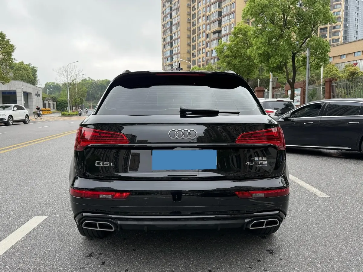 2023 Audi Q5L 2.0T 190HP L4 7DCT,autocango,china used car exporter,china ev exporter,chinese used car exporter,chinese used ev exporter