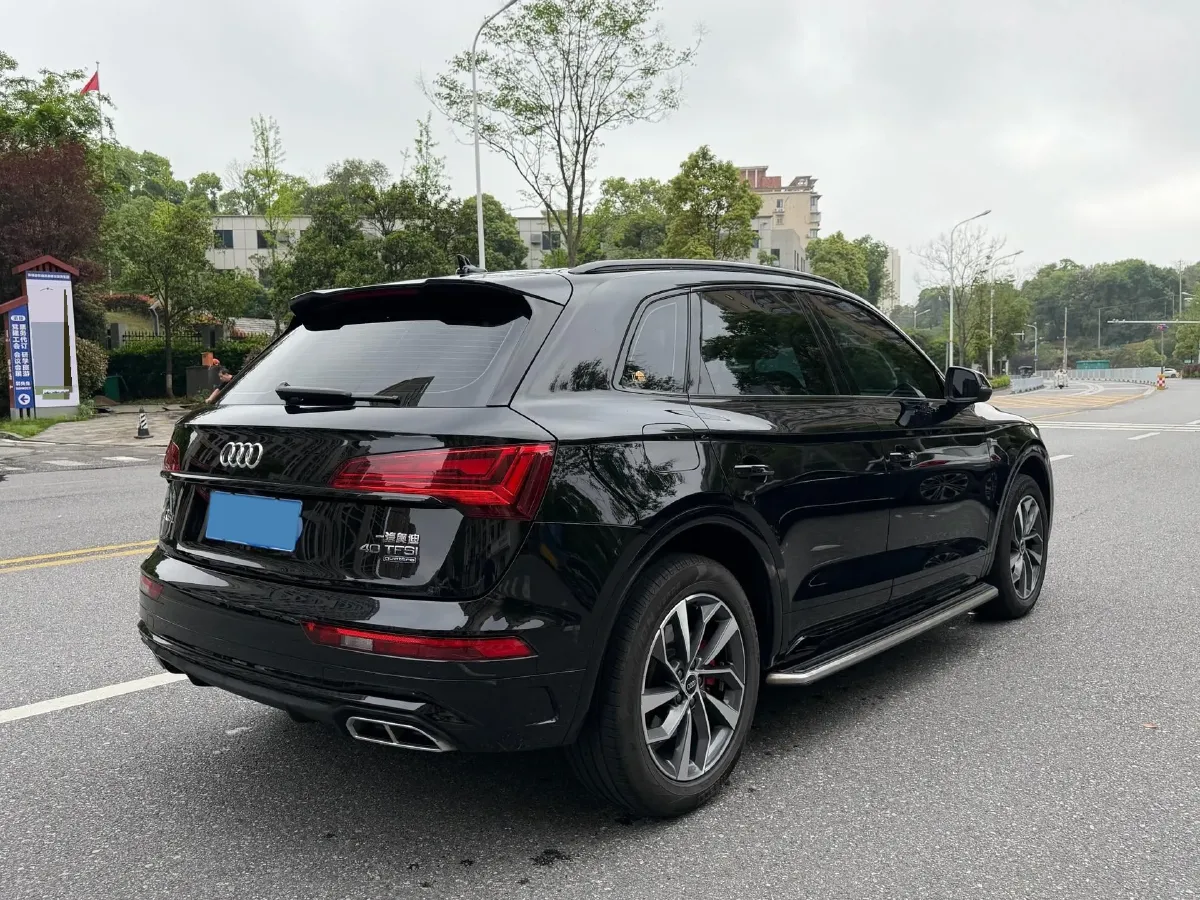 2023 Audi Q5L 2.0T 190HP L4 7DCT,autocango,china used car exporter,china ev exporter,chinese used car exporter,chinese used ev exporter
