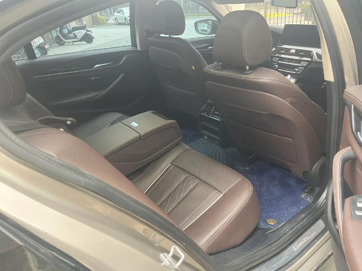 2021 BMW 5 Series 2.0T 252HP L4 8AT,autocango,china used car exporter,china ev exporter,chinese used car exporter,chinese used ev exporter