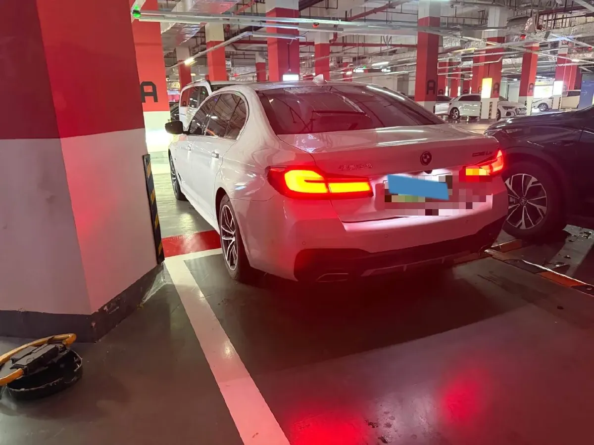 2022 BMW 5 Series 2.0T 184HP L4 8AT PHEV 17.7KWH,autocango,china used car exporter,china ev exporter,chinese used car exporter,chinese used ev exporter