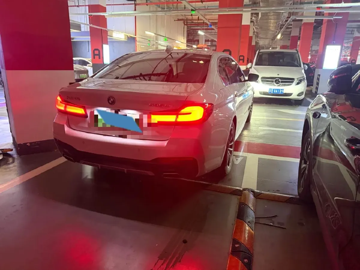 2022 BMW 5 Series 2.0T 184HP L4 8AT PHEV 17.7KWH,autocango,china used car exporter,china ev exporter,chinese used car exporter,chinese used ev exporter