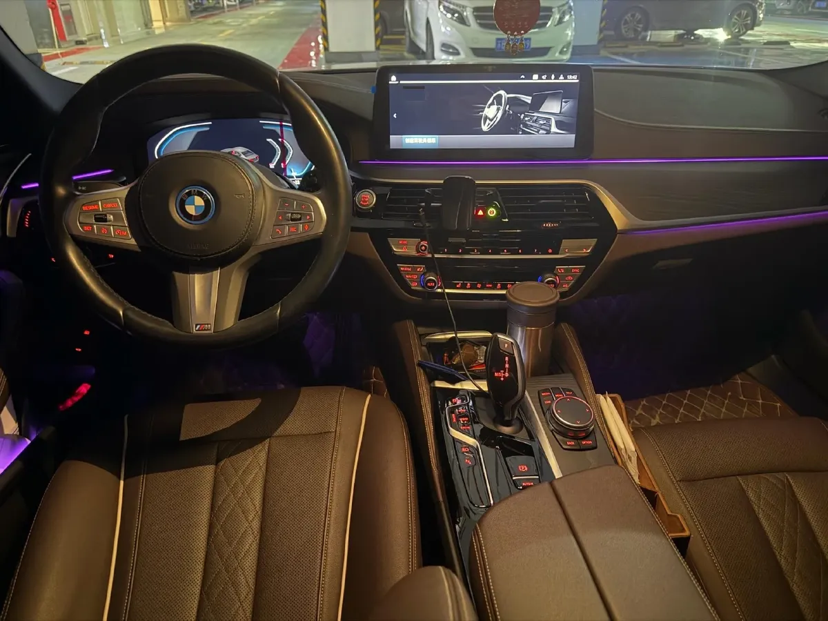 2022 BMW 5 Series 2.0T 184HP L4 8AT PHEV 17.7KWH,autocango,china used car exporter,china ev exporter,chinese used car exporter,chinese used ev exporter