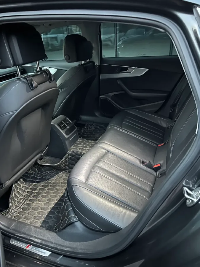 2021 Audi A4L 2.0T 190HP L4 7DCT,autocango,china used car exporter,china ev exporter,chinese used car exporter,chinese used ev exporter