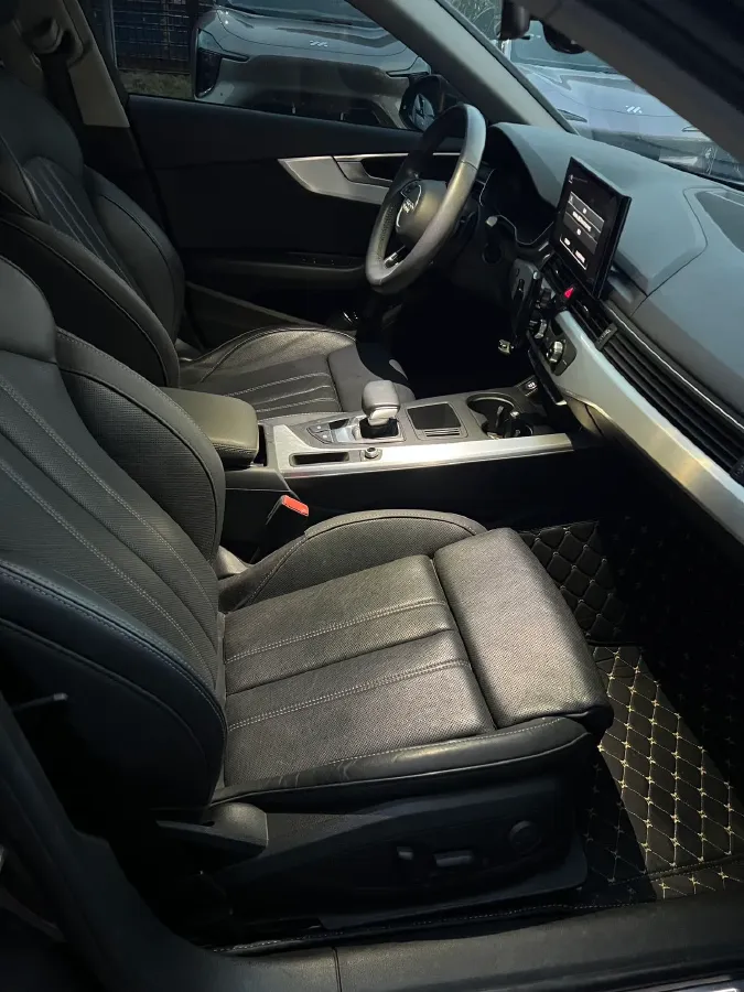 2021 Audi A4L 2.0T 190HP L4 7DCT,autocango,china used car exporter,china ev exporter,chinese used car exporter,chinese used ev exporter