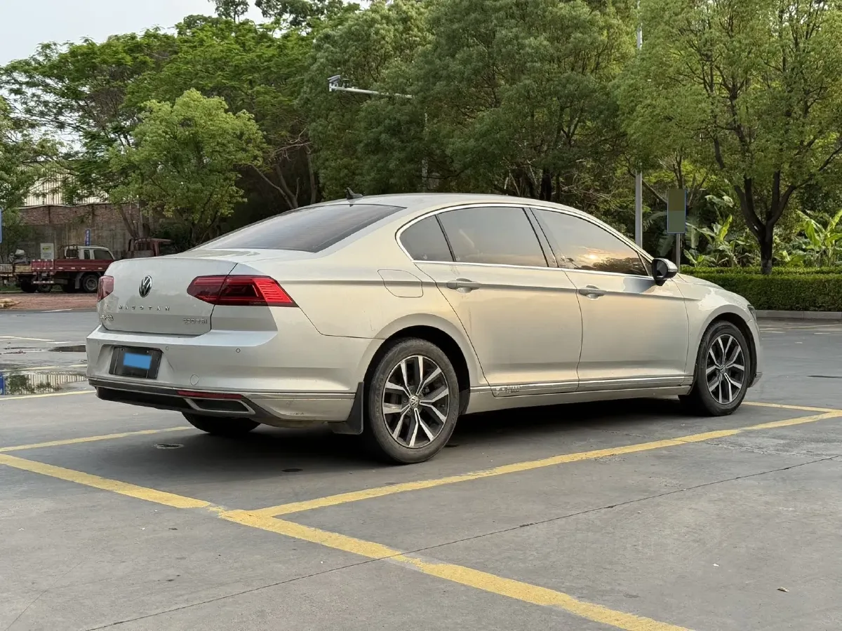 2020 Volkswagen Magotan 2.0T 186HP L4 7DCT,autocango,china used car exporter,china ev exporter,chinese used car exporter,chinese used ev exporter