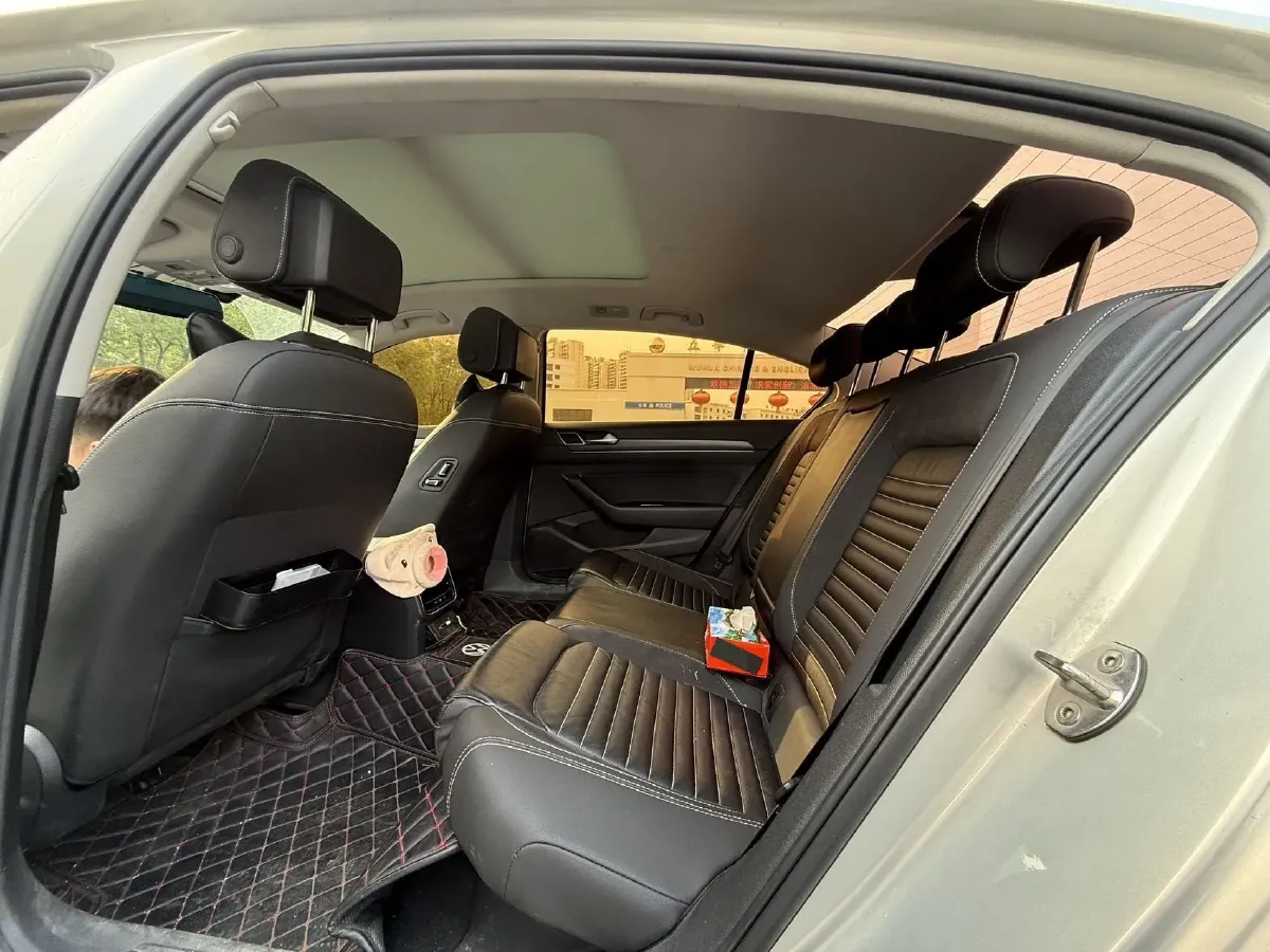 2020 Volkswagen Magotan 2.0T 186HP L4 7DCT,autocango,china used car exporter,china ev exporter,chinese used car exporter,chinese used ev exporter