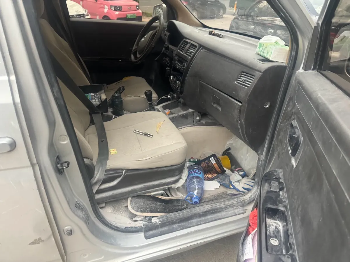 2019 WuLing RongGuang V 1.5L 99HP L4 6MT,autocango,china used car exporter,china ev exporter,chinese used car exporter,chinese used ev exporter