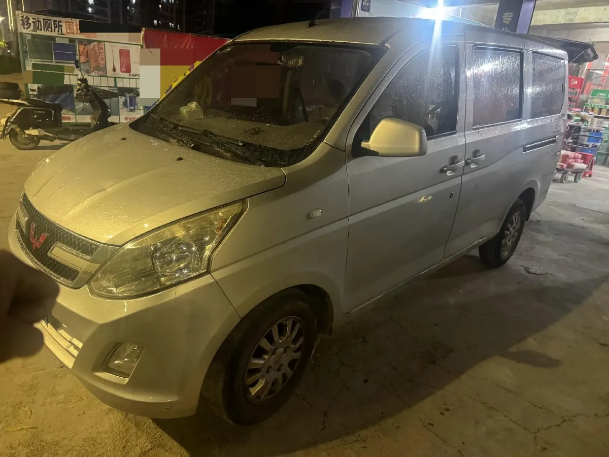 2019 WuLing RongGuang V 1.5L 99HP L4 6MT,autocango,china used car exporter,china ev exporter,chinese used car exporter,chinese used ev exporter
