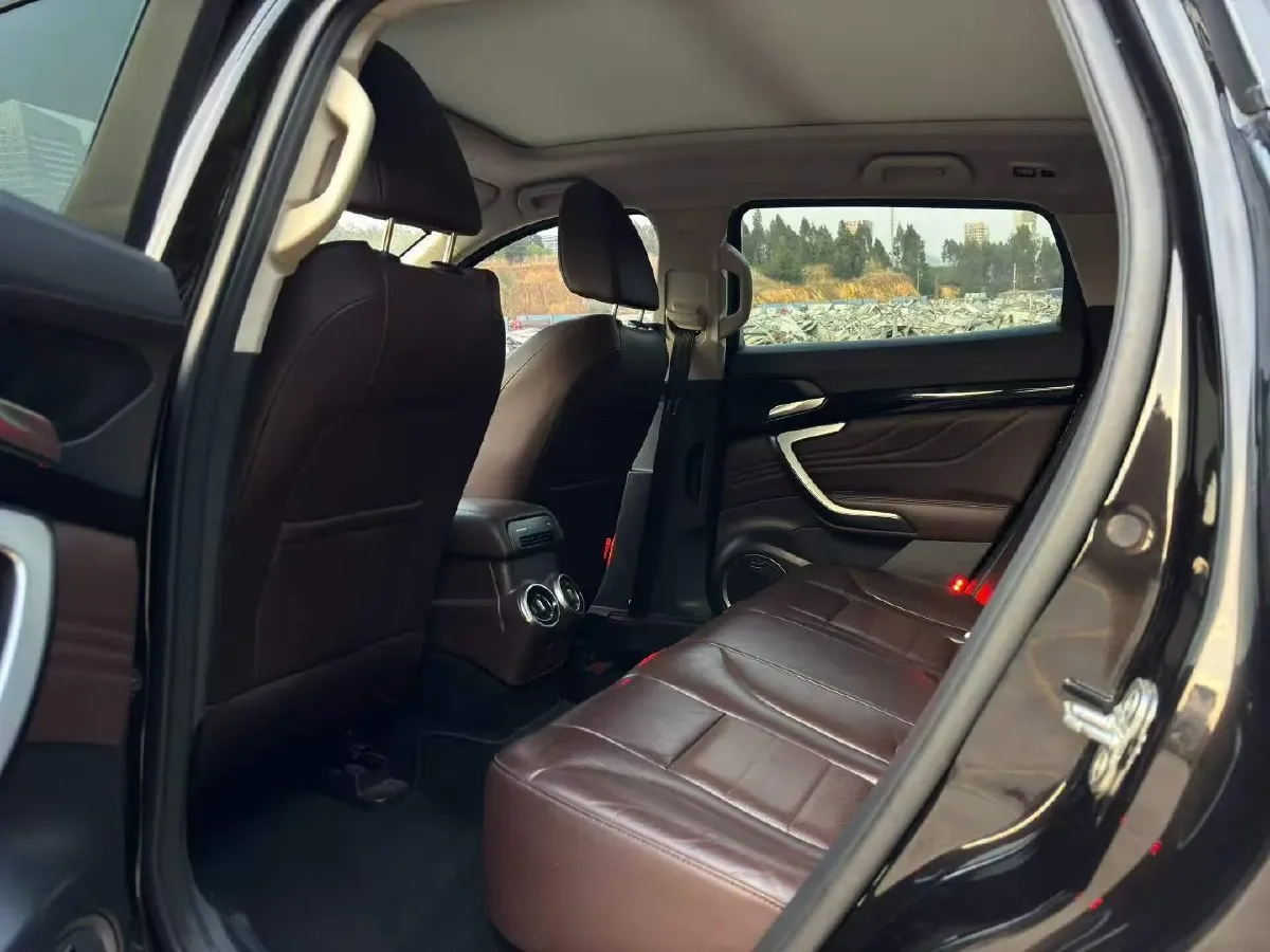 2017 WEY VV7 2.0T 234HP L4 7DCT,autocango,china used car exporter,china ev exporter,chinese used car exporter,chinese used ev exporter