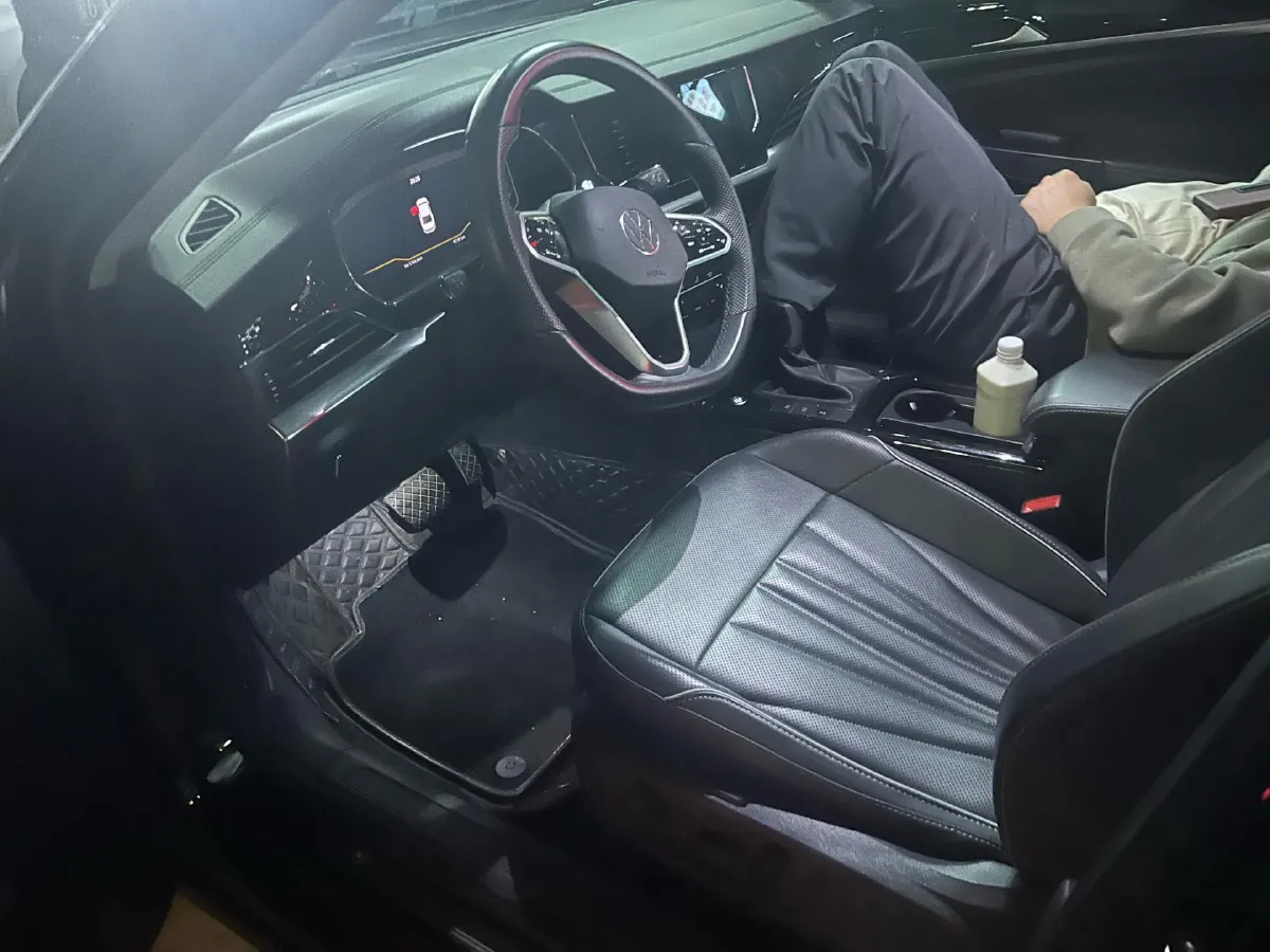 2024 Volkswagen Passat 2.0T 220HP L4 7DCT,autocango,china used car exporter,china ev exporter,chinese used car exporter,chinese used ev exporter