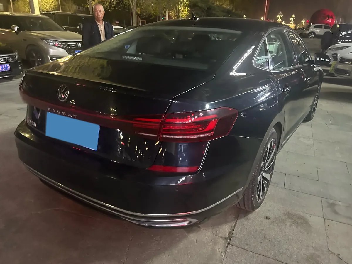 2024 Volkswagen Passat 2.0T 220HP L4 7DCT,autocango,china used car exporter,china ev exporter,chinese used car exporter,chinese used ev exporter