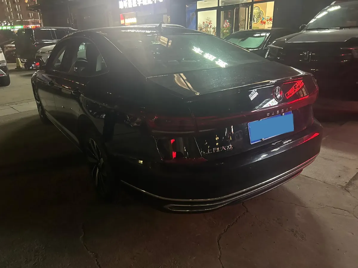 2024 Volkswagen Passat 2.0T 220HP L4 7DCT,autocango,china used car exporter,china ev exporter,chinese used car exporter,chinese used ev exporter