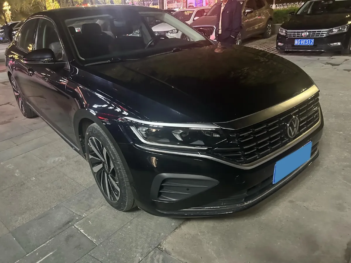 2024 Volkswagen Passat 2.0T 220HP L4 7DCT,autocango,china used car exporter,china ev exporter,chinese used car exporter,chinese used ev exporter