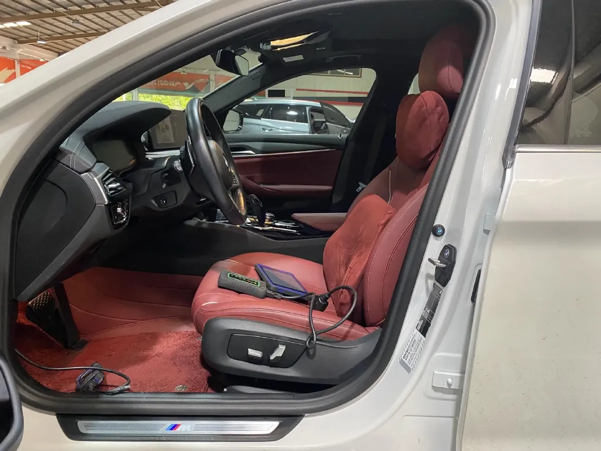 2022 BMW 5 Series 2.0T 252HP L4 8AT,autocango,china used car exporter,china ev exporter,chinese used car exporter,chinese used ev exporter