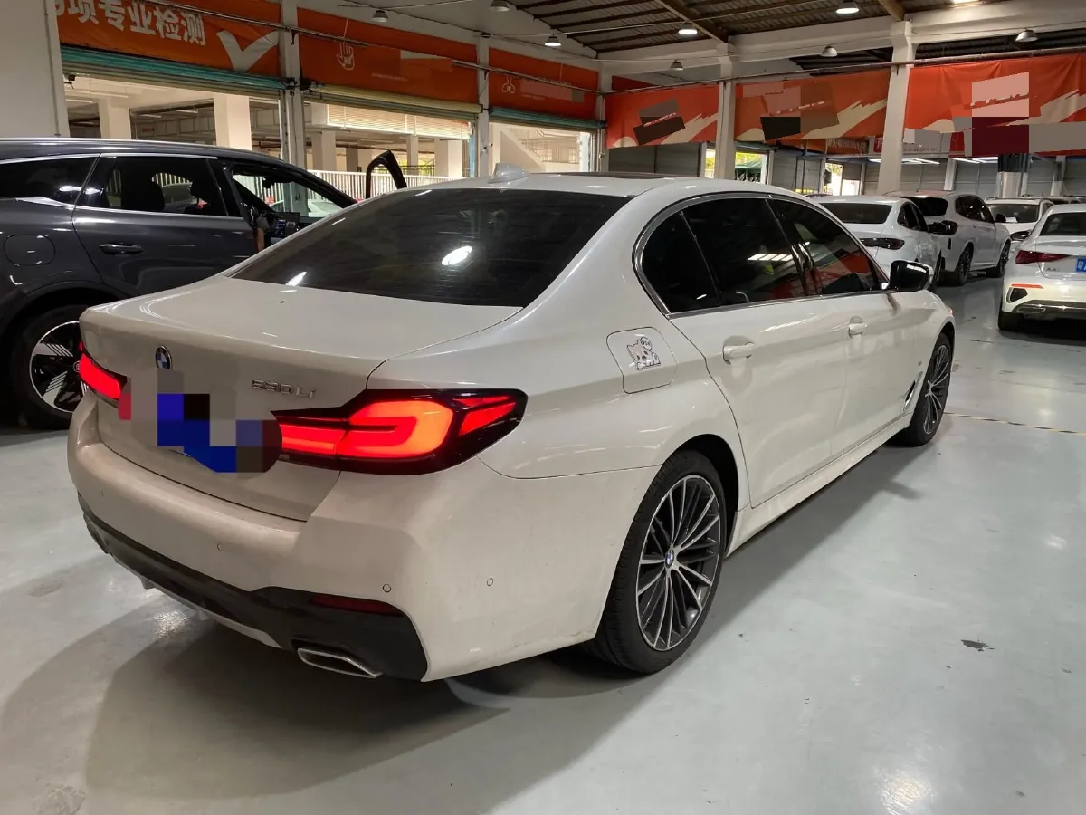 2022 BMW 5 Series 2.0T 252HP L4 8AT,autocango,china used car exporter,china ev exporter,chinese used car exporter,chinese used ev exporter