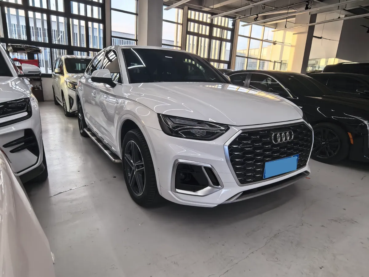 2022 Audi Q5L Sportback 2.0T 190HP L4 7DCT,autocango,china used car exporter,china ev exporter,chinese used car exporter,chinese used ev exporter