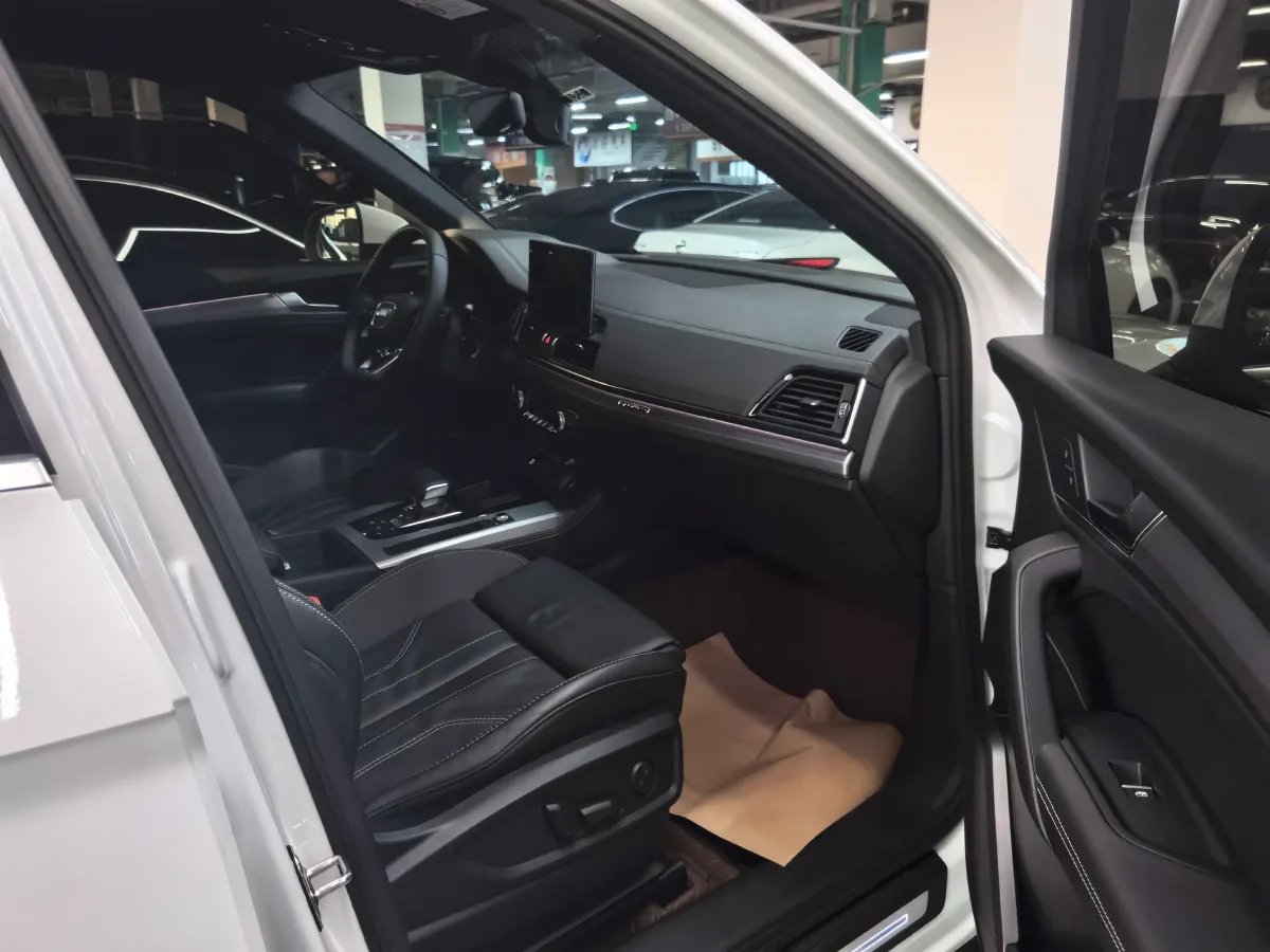 2022 Audi Q5L Sportback 2.0T 190HP L4 7DCT,autocango,china used car exporter,china ev exporter,chinese used car exporter,chinese used ev exporter