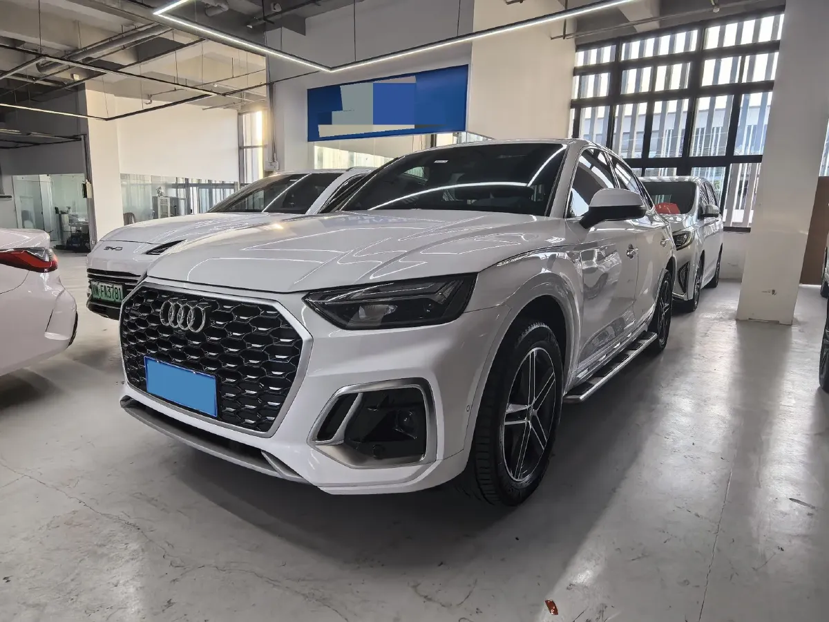 2022 Audi Q5L Sportback 2.0T 190HP L4 7DCT,autocango,china used car exporter,china ev exporter,chinese used car exporter,chinese used ev exporter