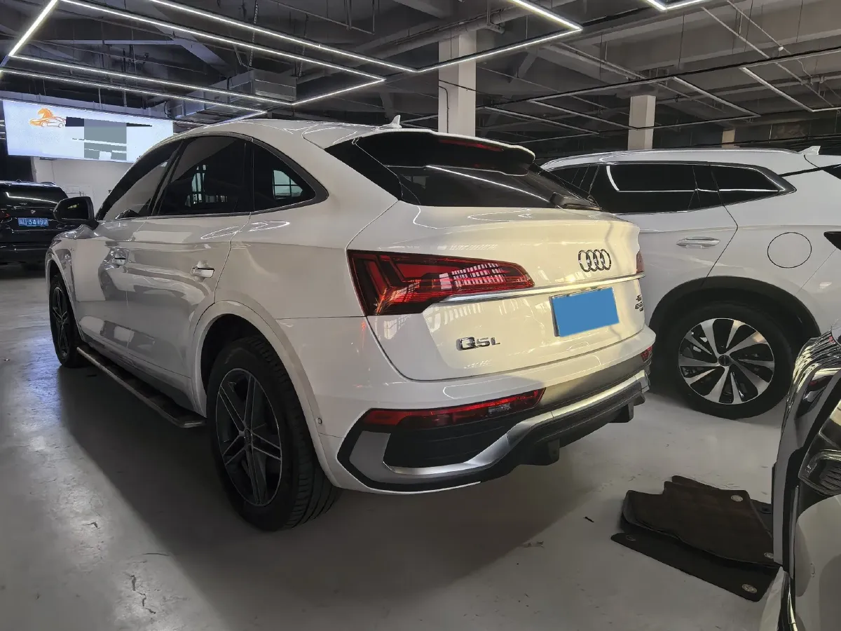 2022 Audi Q5L Sportback 2.0T 190HP L4 7DCT,autocango,china used car exporter,china ev exporter,chinese used car exporter,chinese used ev exporter