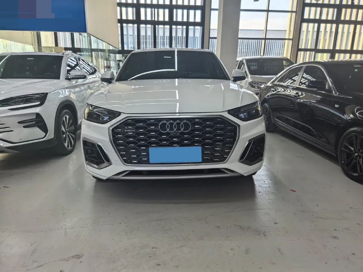 2022 Audi Q5L Sportback 2.0T 190HP L4 7DCT,autocango,china used car exporter,china ev exporter,chinese used car exporter,chinese used ev exporter